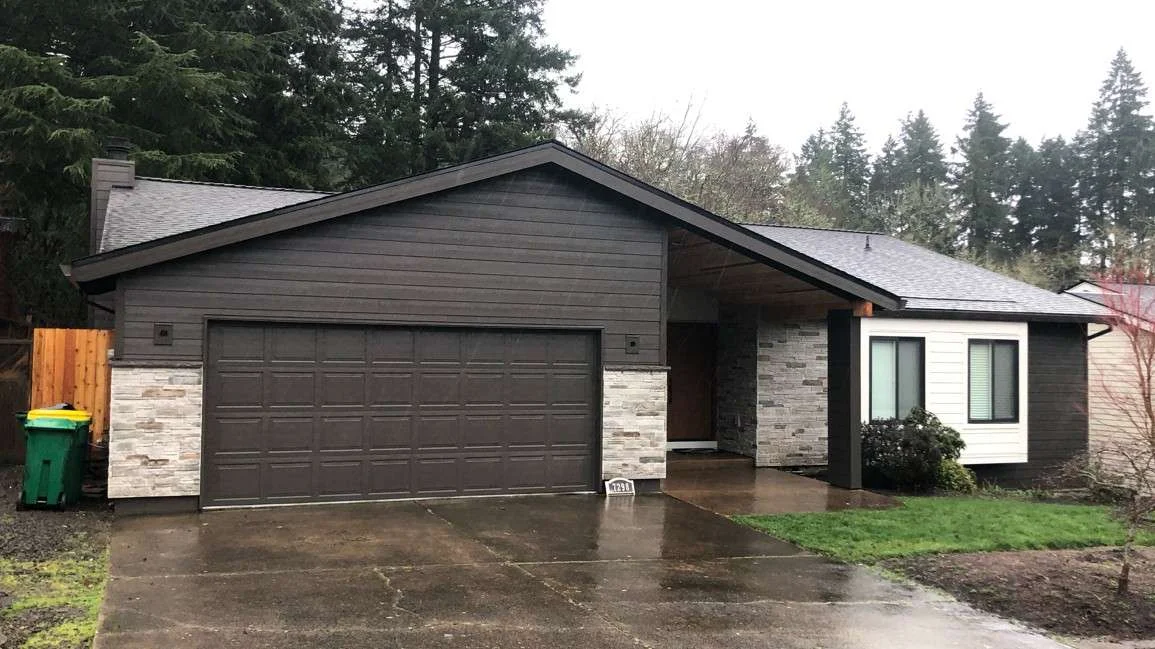 Amazing James Hardie Siding In Lake Oswego, OR | Superior Exterior Systems Dark James Hardie siding on a home in the Portland Metro Area.
